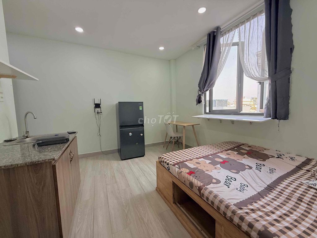 100 Studio 35m2 large windows, Hoàng Văn Thụ, Phú Nhuận. Near District 1