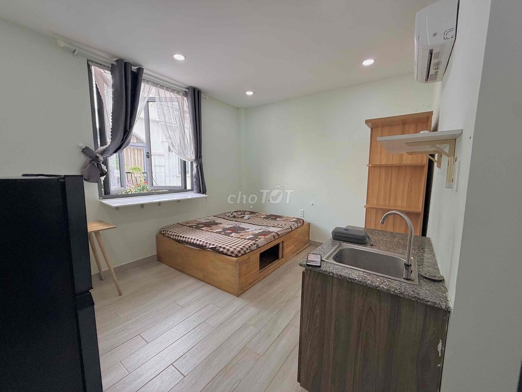 100 Studio 35m2 large windows, Hoàng Văn Thụ, Phú Nhuận. Near District 1