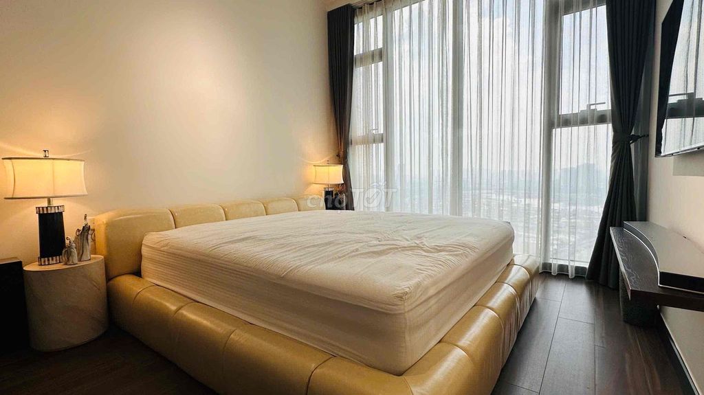 We need to rent a two-room Talia- Empire City apartment, the upper corner of the river view.