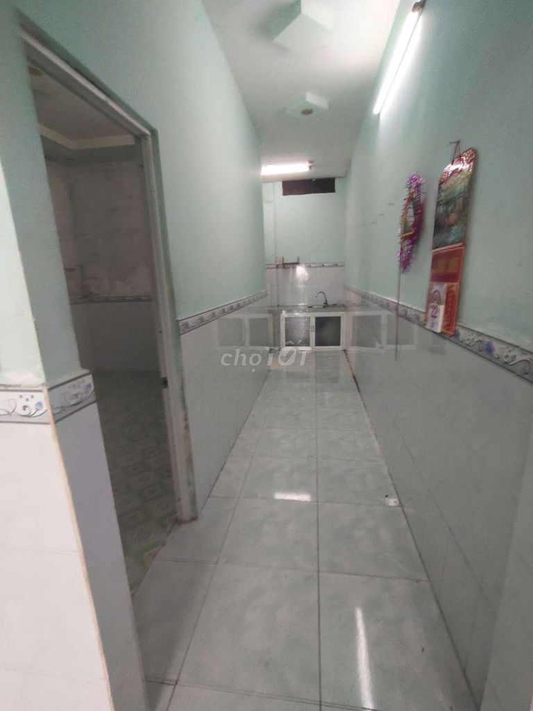 The rental house is 4 x 12 meters Bà Cả in five Đa Phước B societies. It's 3 million a day.