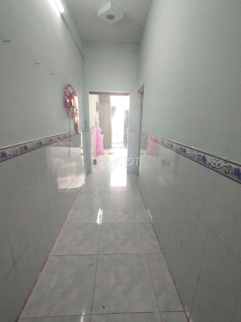 The rental house is 4 x 12 meters Bà Cả in five Đa Phước B societies. It's 3 million a day.