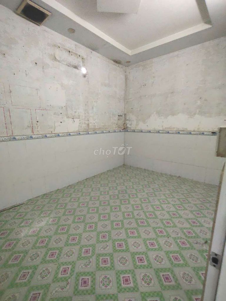 The rental house is 4 x 12 meters Bà Cả in five Đa Phước B societies. It's 3 million a day.