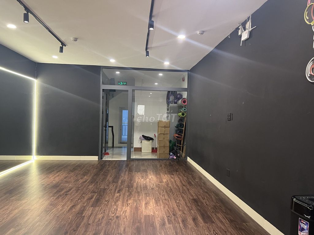 Rent an office on Hoàng Trọng Mậu