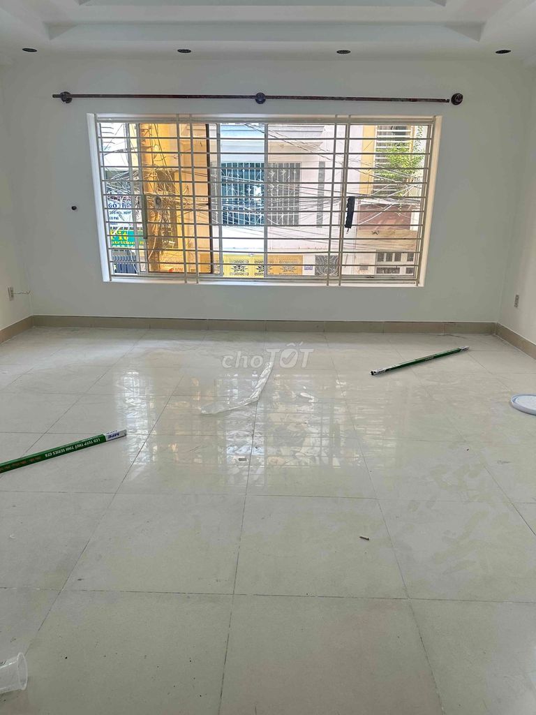 The new wide house is painted 5*15 meters 2 floors of set 4 bedroom 3 flats of flat car car car car is written