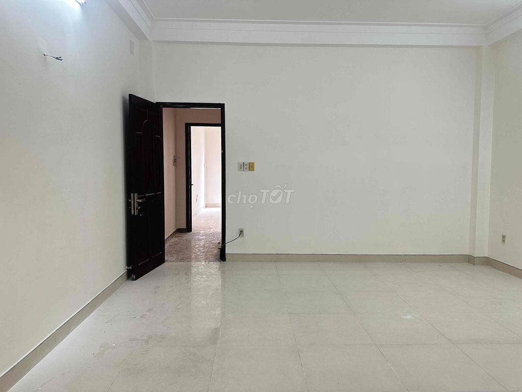 The new wide house is painted 5*15 meters 2 floors of set 4 bedroom 3 flats of flat car car car car is written