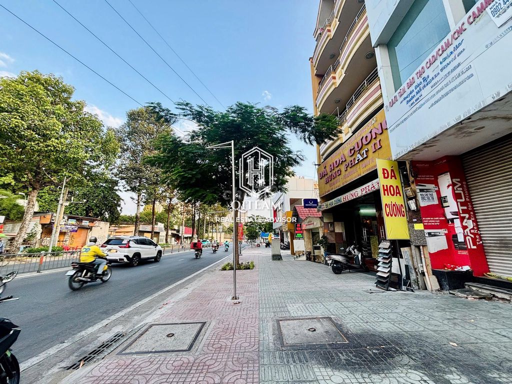 Area 7 x17 meters, broad sidewalk - A Lý Thường Kiệt house, 11-Land District, cheap