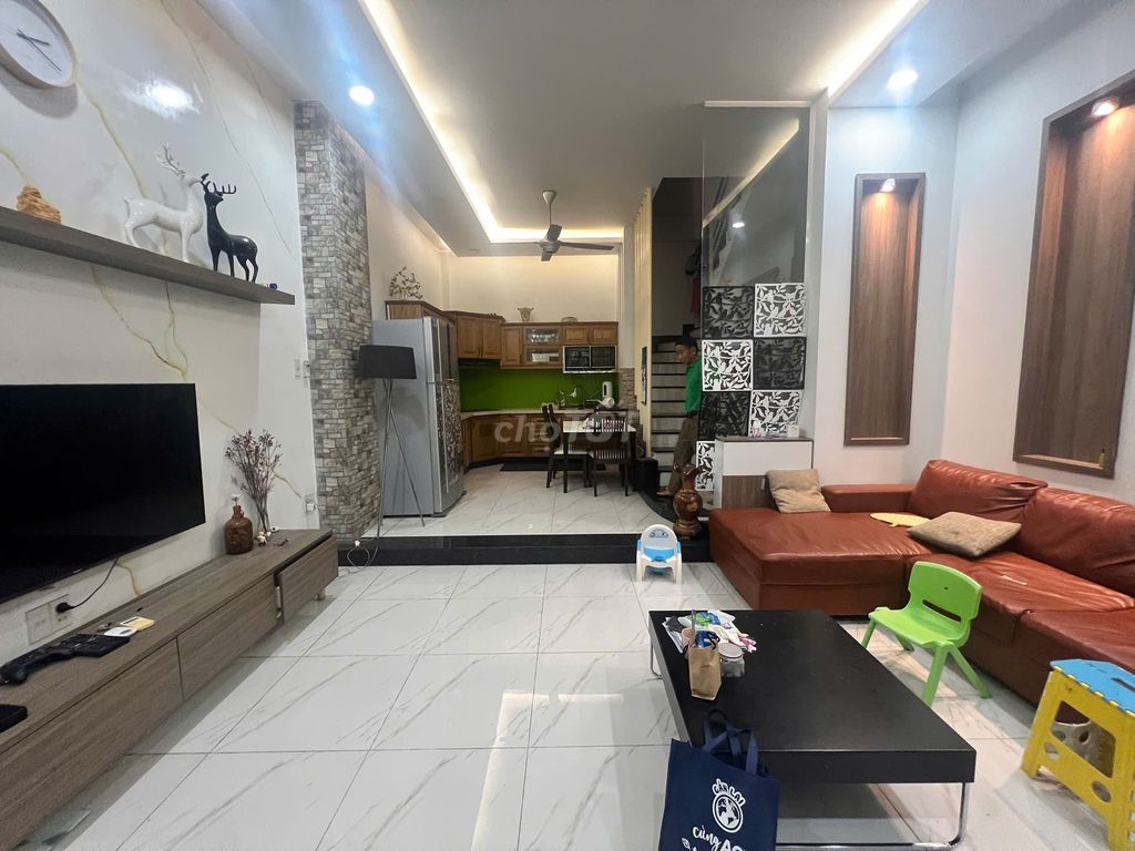 The cause is 5 x 11 meters - Thảo Điền, District 2 (3th floor). It costs 37 million a month.