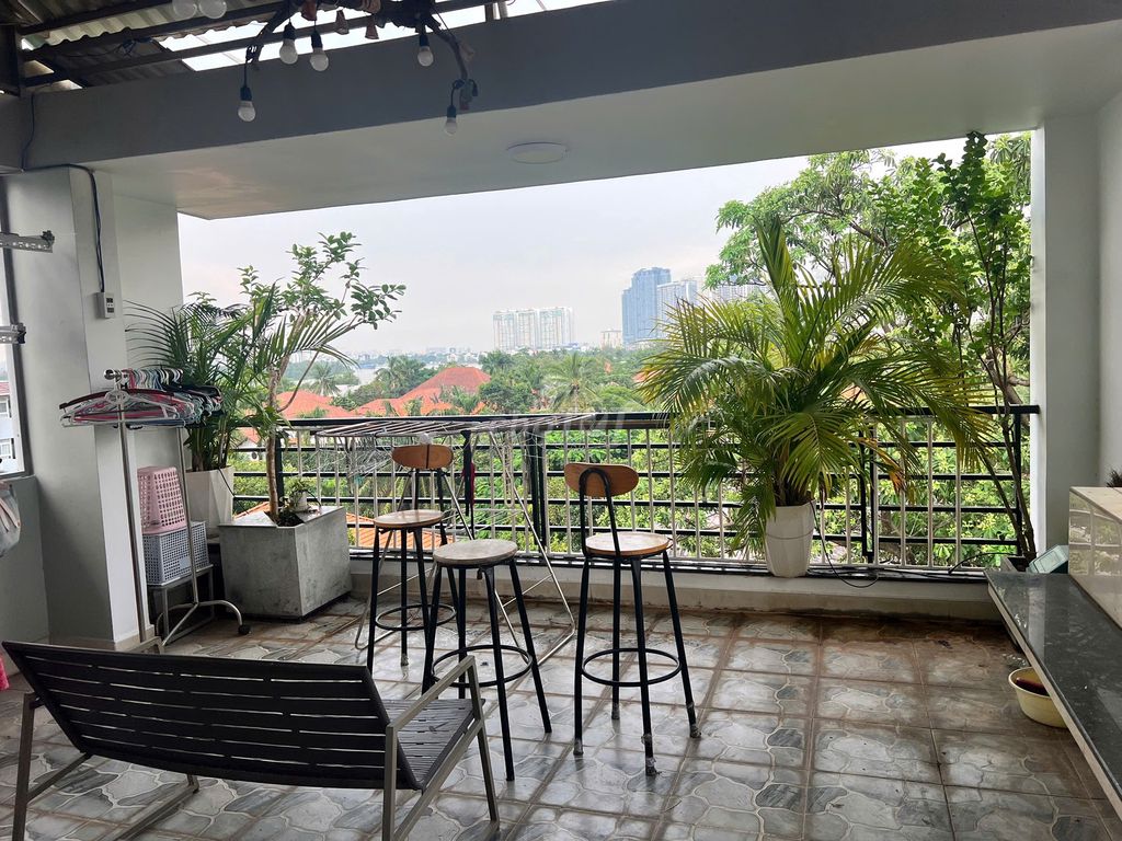 The cause is 5 x 11 meters - Thảo Điền, District 2 (3th floor). It costs 37 million a month.