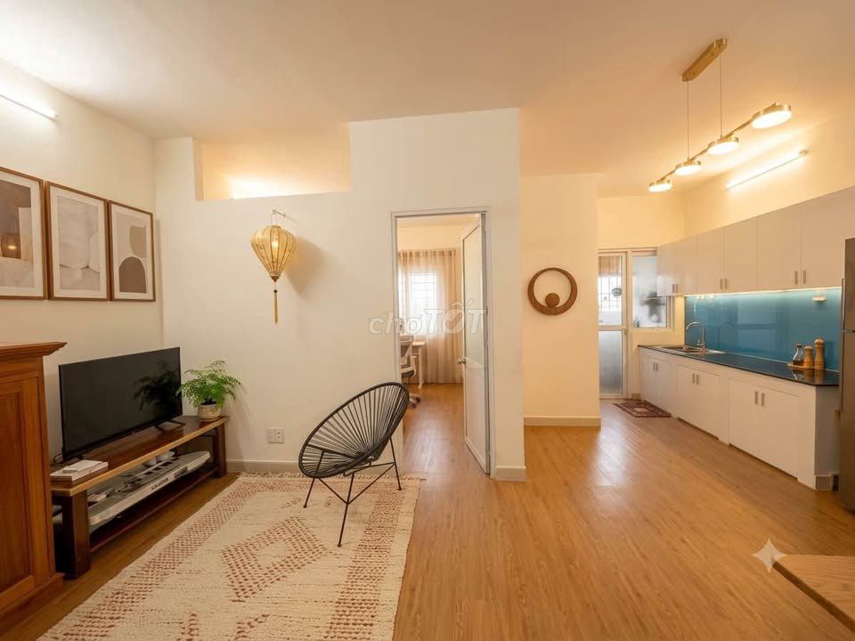 Phú Thạnh building rents two bedrooms full of furniture renting nine million a month.