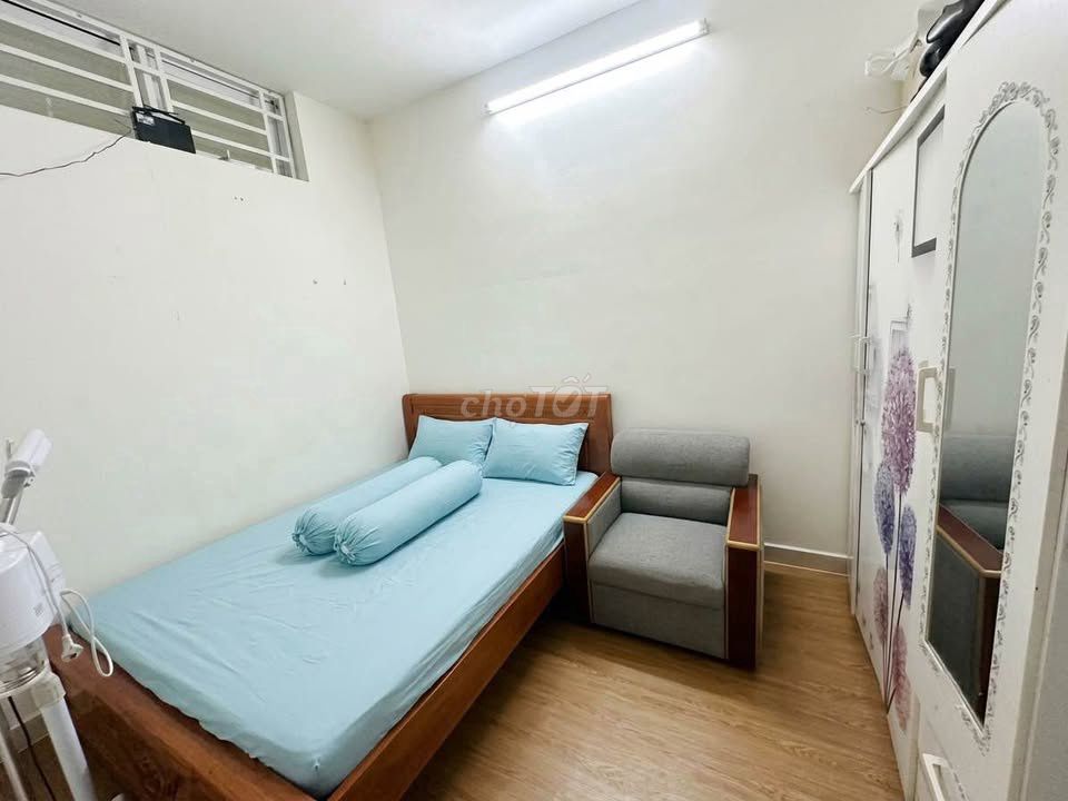 Phú Thạnh building rents two bedrooms full of furniture renting nine million a month.