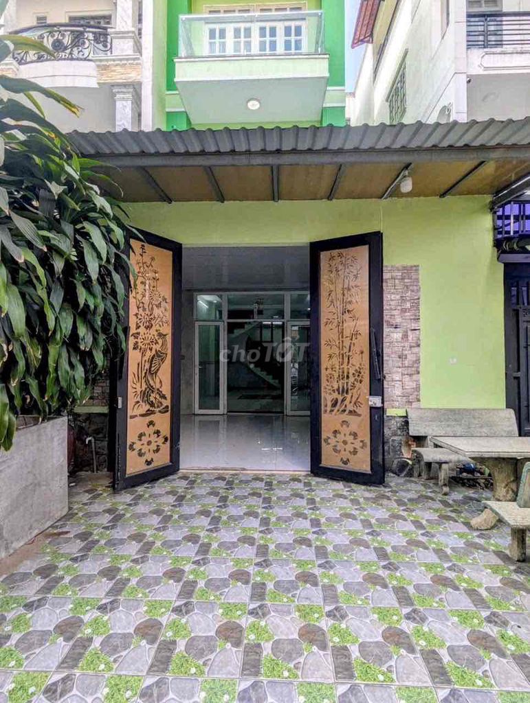 5 blocks across the village. Four bedrooms. nvkdrzej 9 Gò Vấp.