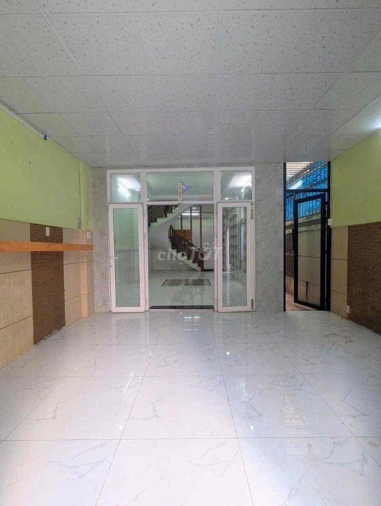 5 blocks across the village. Four bedrooms. nvkdrzej 9 Gò Vấp.