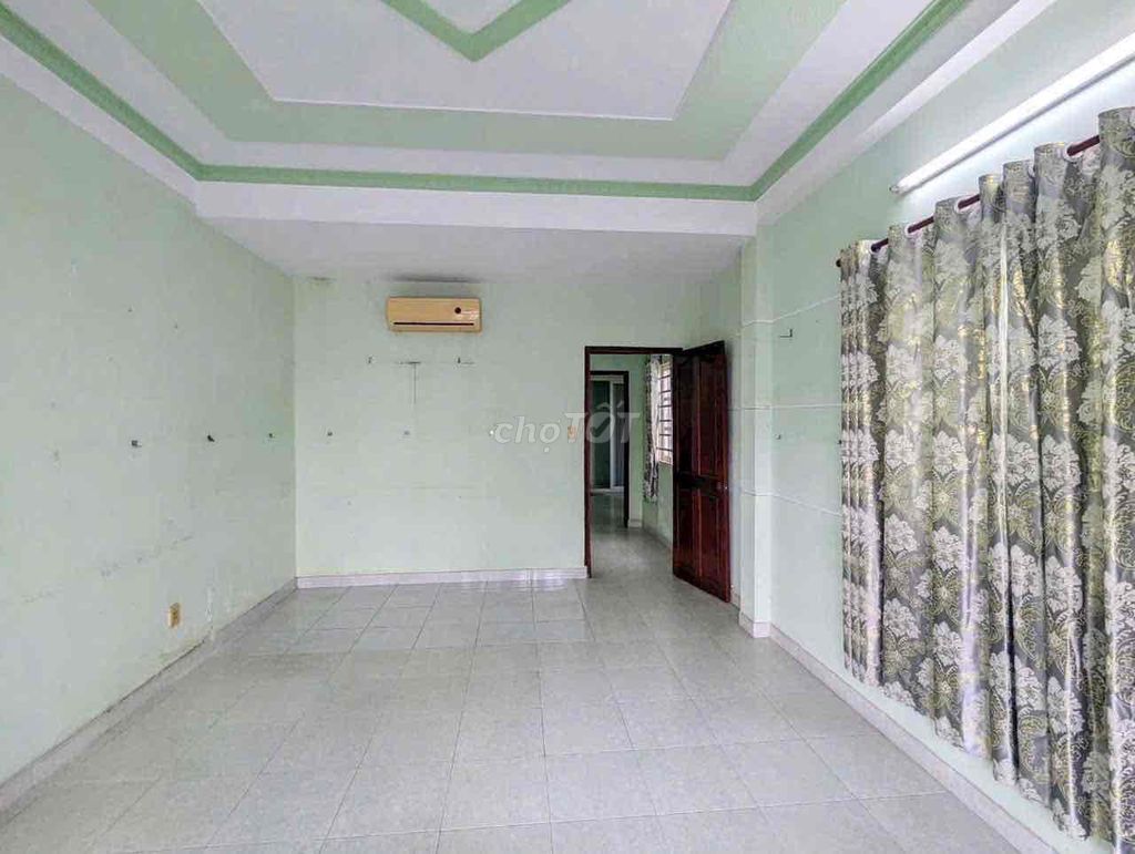 5 blocks across the village. Four bedrooms. nvkdrzej 9 Gò Vấp.