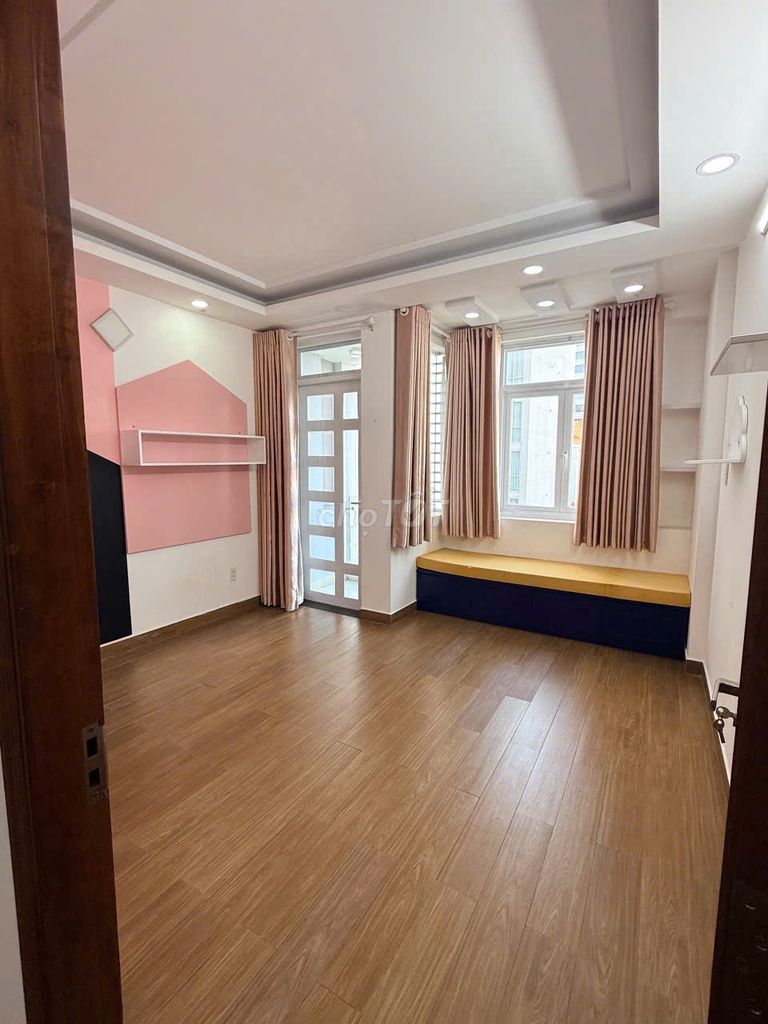 8 bedroom 10/10 toilet - 251 Nguyễn Văn Trỗi, Q.Phú Nhuận - area 8 x13 meters, at 6x