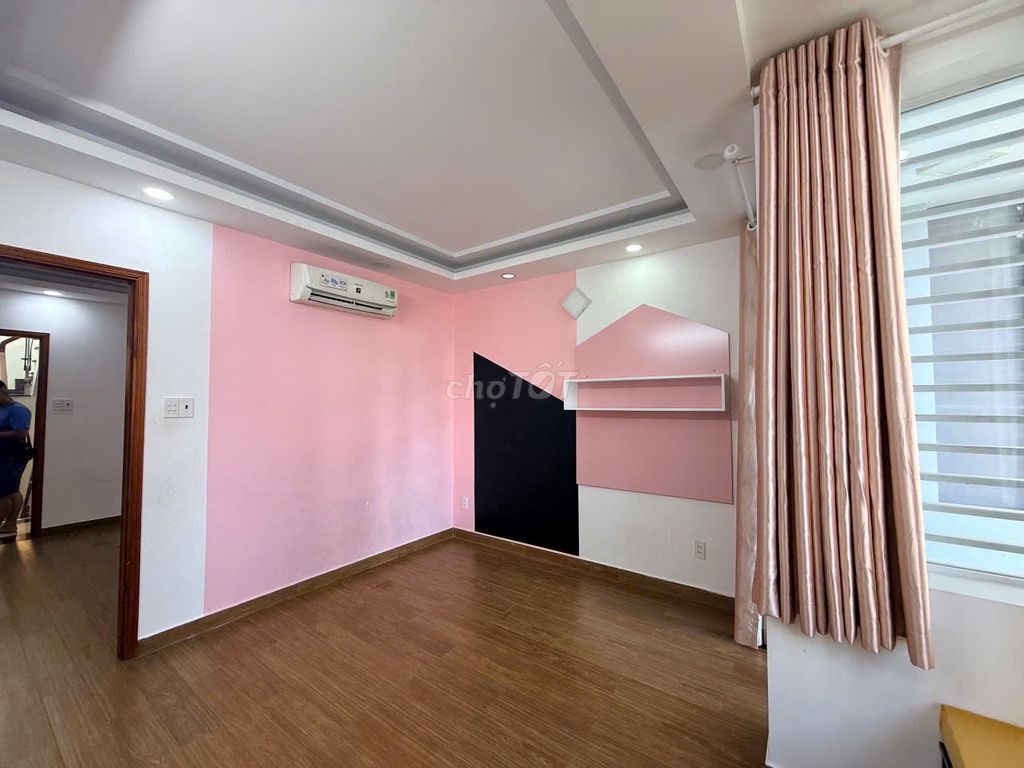 8 bedroom 10/10 toilet - 251 Nguyễn Văn Trỗi, Q.Phú Nhuận - area 8 x13 meters, at 6x