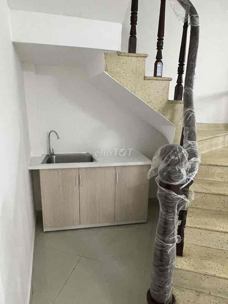 New house built two Cách Mạng Tháng 8 suites.