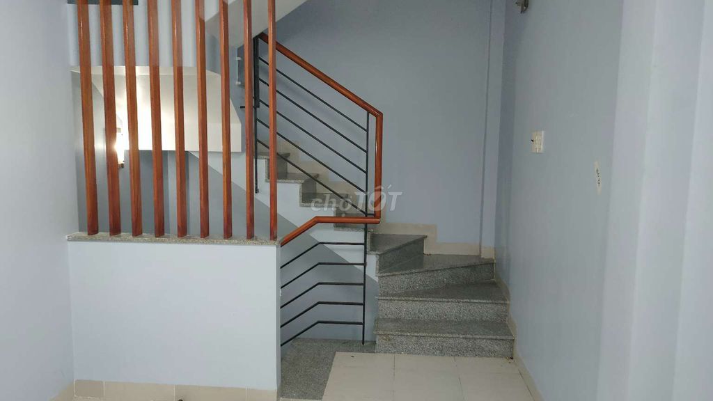 Hires 242 Tôn Đản flats.