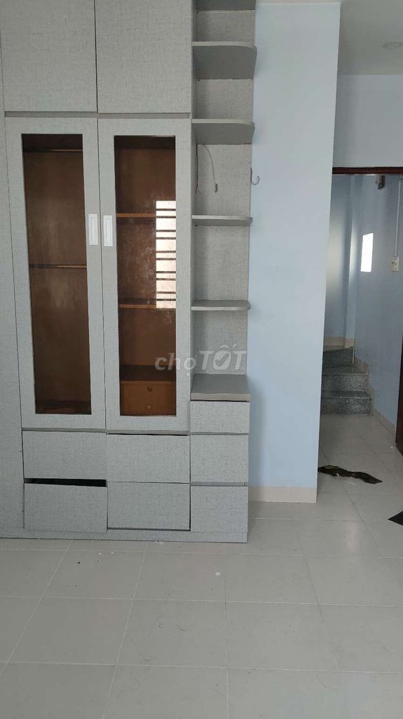 Hires 242 Tôn Đản flats.