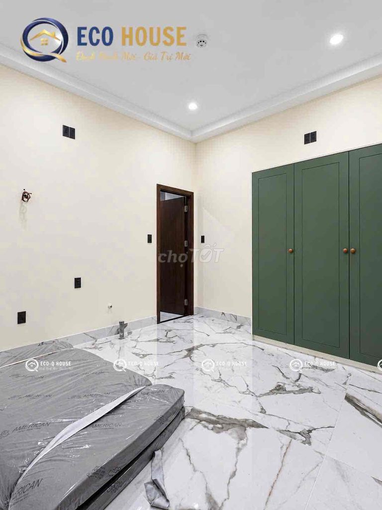 Two newly constructed bedrooms, full interior, elevator building.
