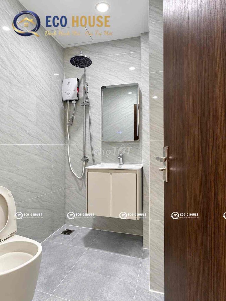 Two newly constructed bedrooms, full interior, elevator building.