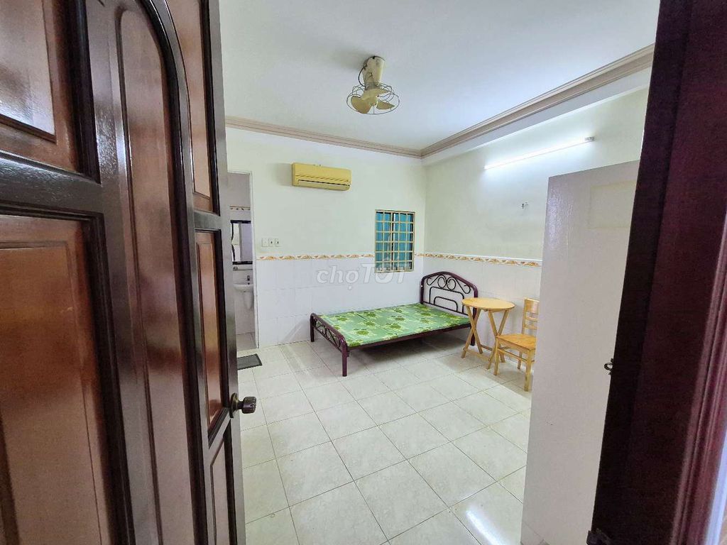 Renting room 28 meters Nguyễn Công Hoan, toilets