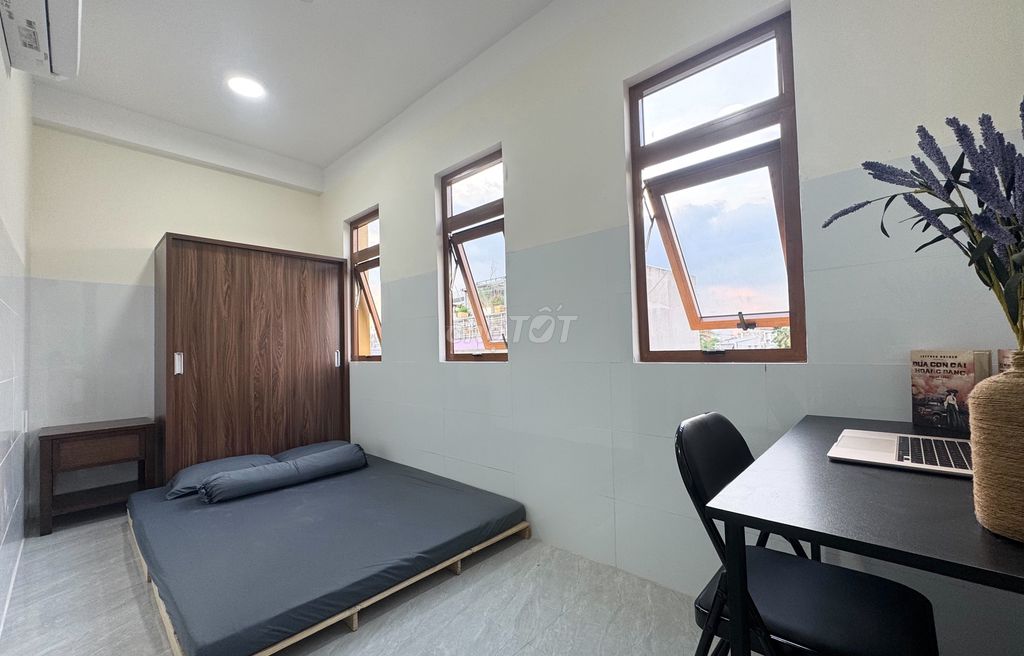 The new room completes the open window near the Nguyễn Thái Sơn iron bridge