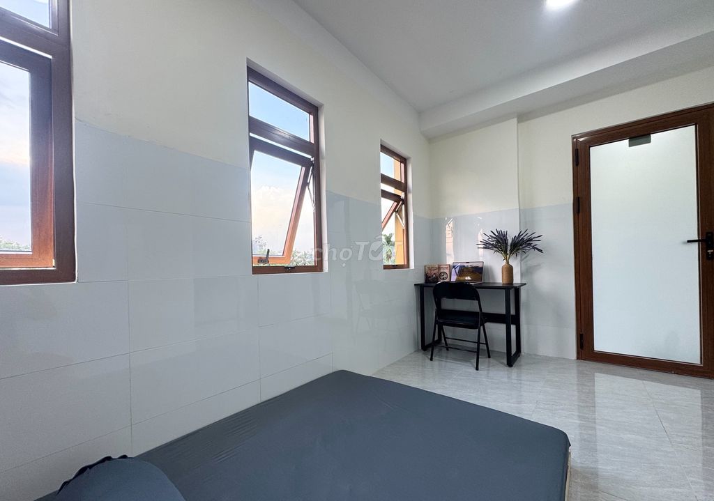 The new room completes the open window near the Nguyễn Thái Sơn iron bridge