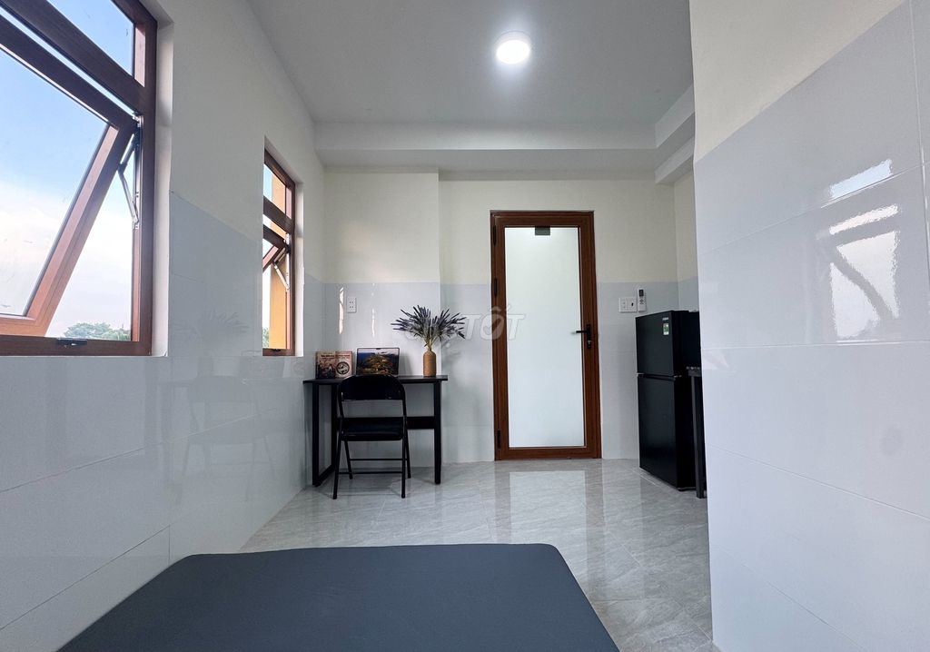The new room completes the open window near the Nguyễn Thái Sơn iron bridge