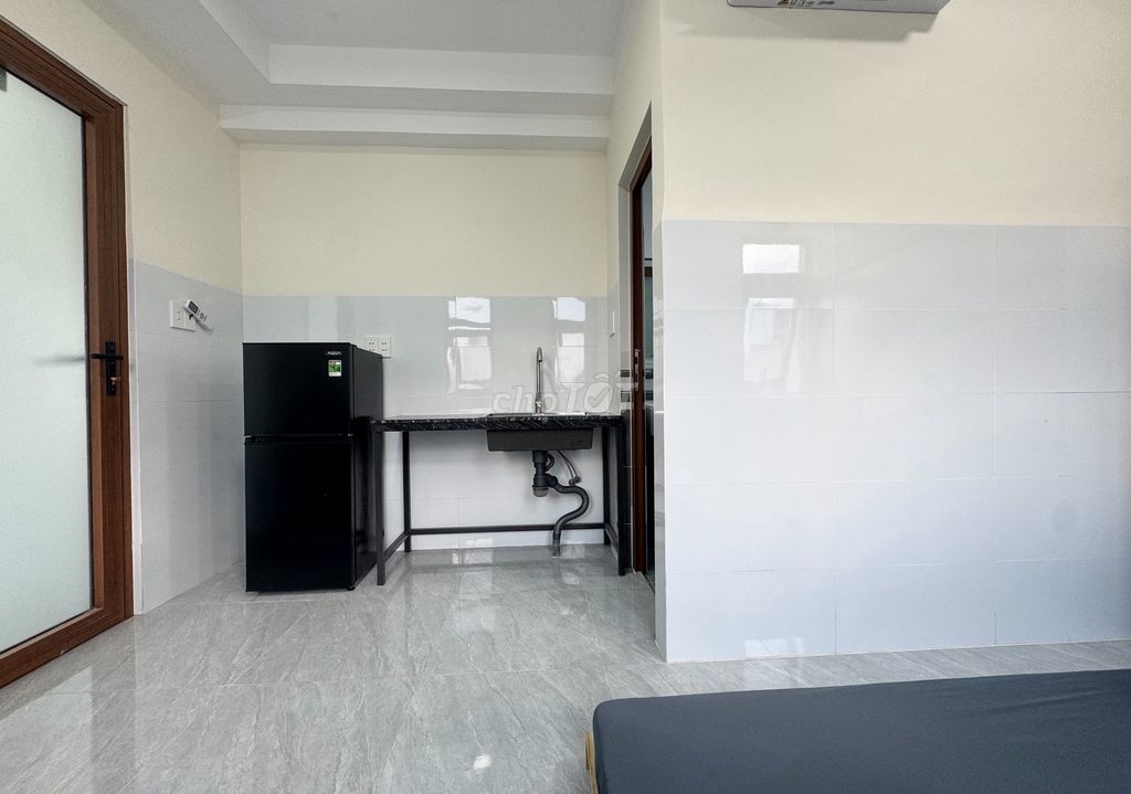 The new room completes the open window near the Nguyễn Thái Sơn iron bridge