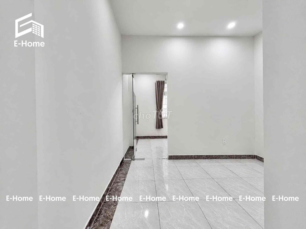 Open a new studio room. 100% of sky windows on the 4th floor.