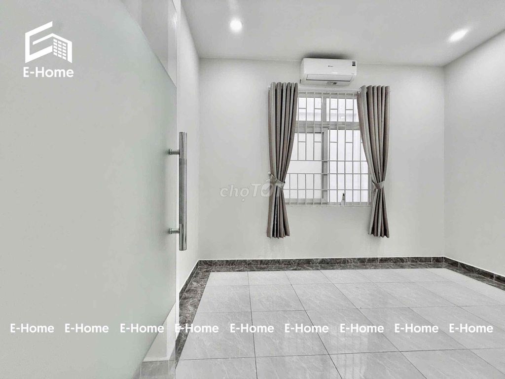 Open a new studio room. 100% of sky windows on the 4th floor.