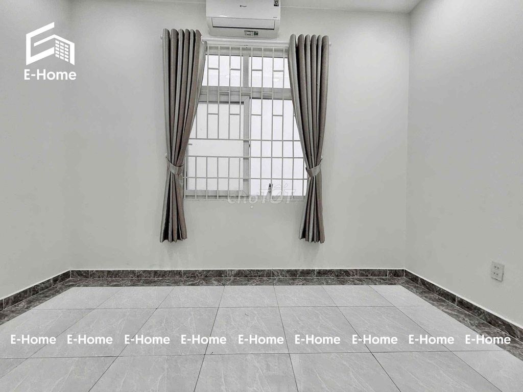 Open a new studio room. 100% of sky windows on the 4th floor.