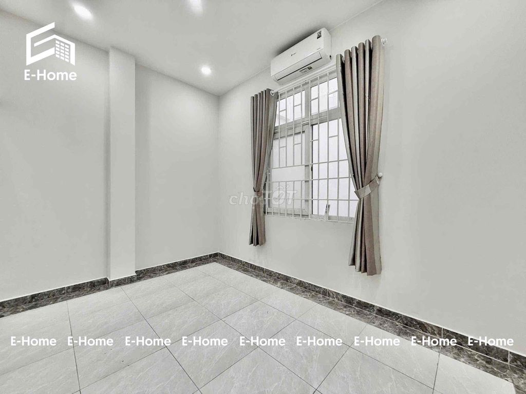 Open a new studio room. 100% of sky windows on the 4th floor.