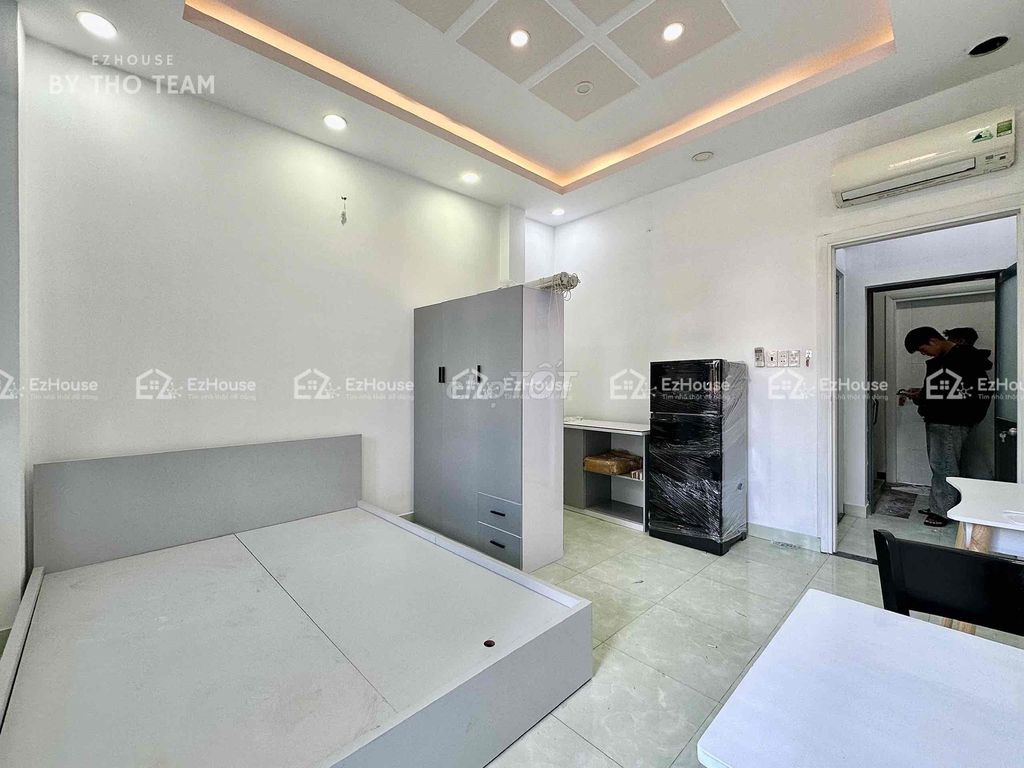 Open the new studio. 100% right on the 4th floor.