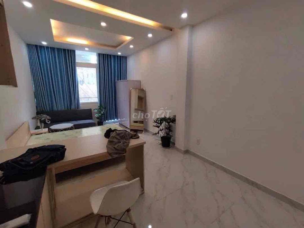 The studio walks through hutech at Qq020207.