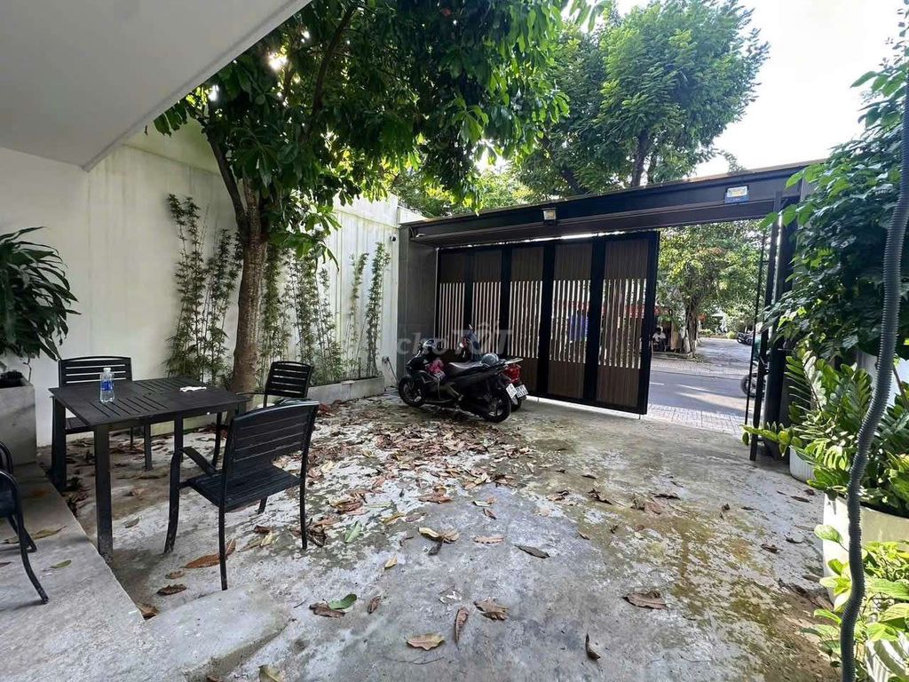 I'm the owner of building 21 A Tú Xương, District 3 area on 1113 M2: 150 million.