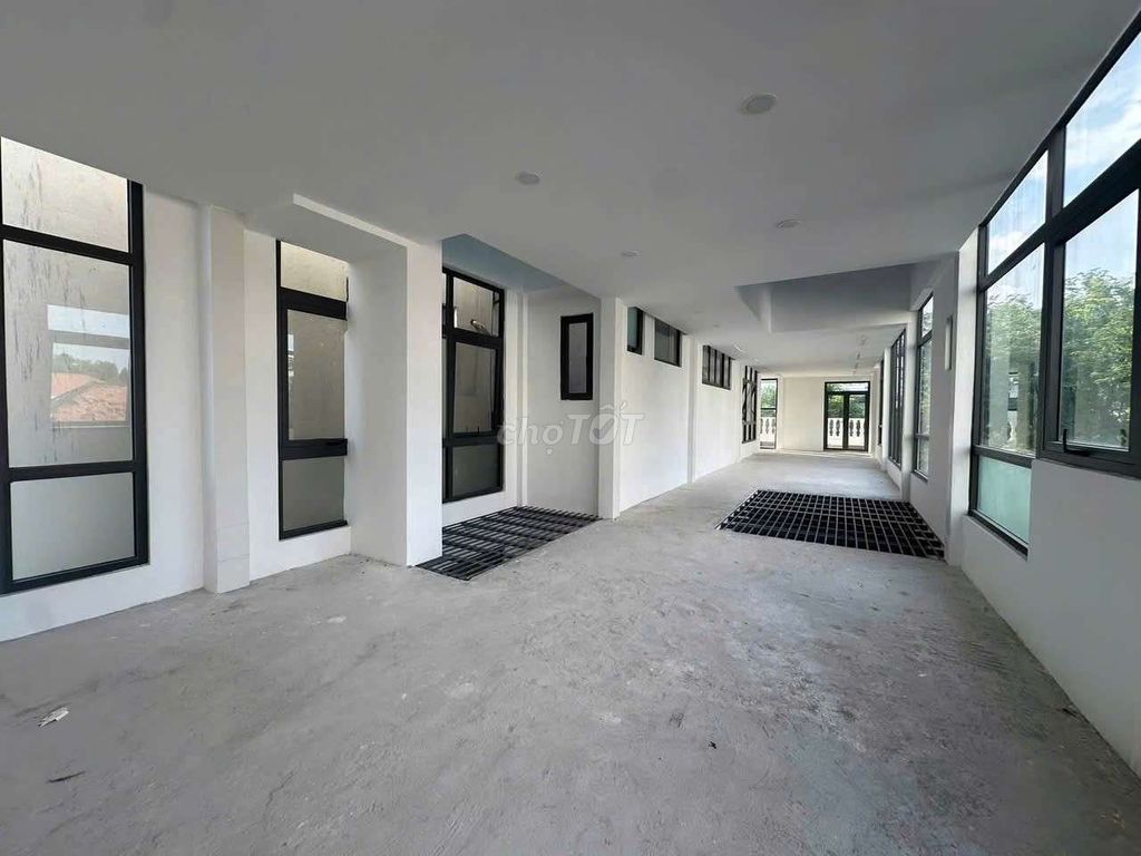I'm the owner of building 21 A Tú Xương, District 3 area on 1113 M2: 150 million.