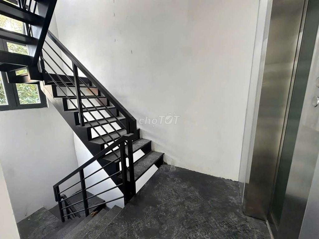I'm the owner of building 21 A Tú Xương, District 3 area on 1113 M2: 150 million.