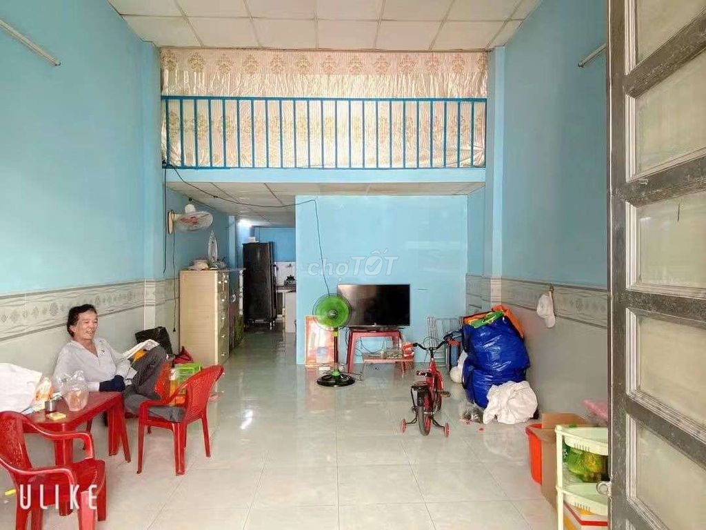 Home by Green City Market. One room. One guard. Five million.