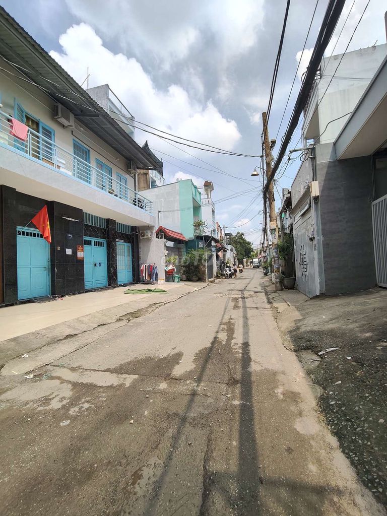Home by Green City Market. One room. One guard. Five million.