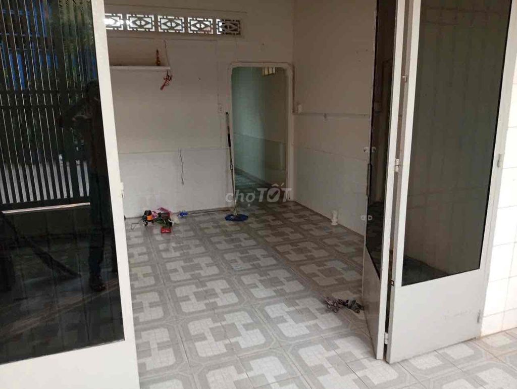 The owner rented the house to the Election Palace.