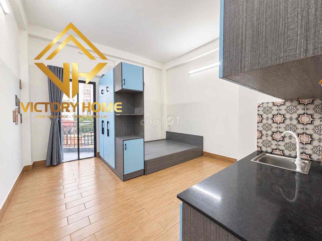 The balcony studio is near vlu cs3, the interior has an elevator.