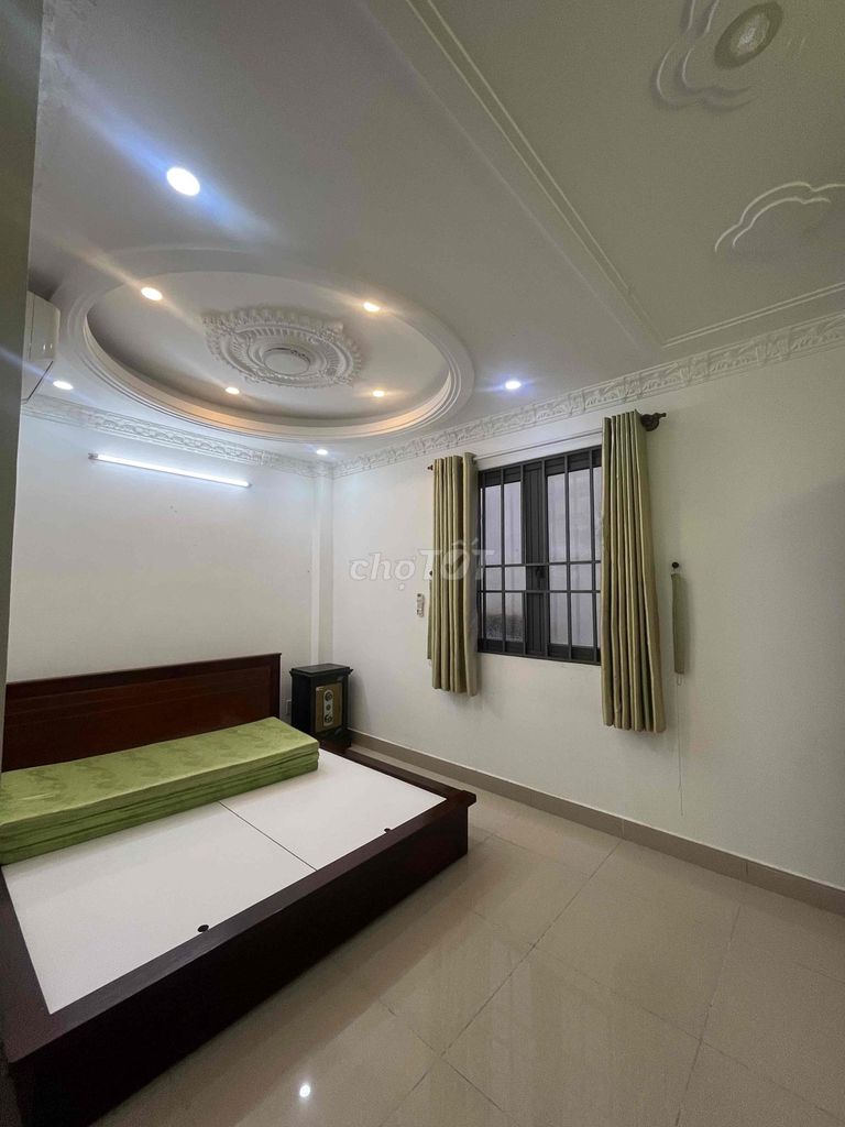 Huỳnh Tấn Phát Nhà Bè.