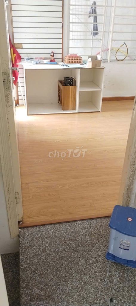 Rent the entire apartment. 1 st floor, next to the alley.