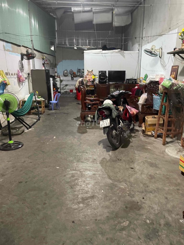Need to rent out the Lê Văn Khương front