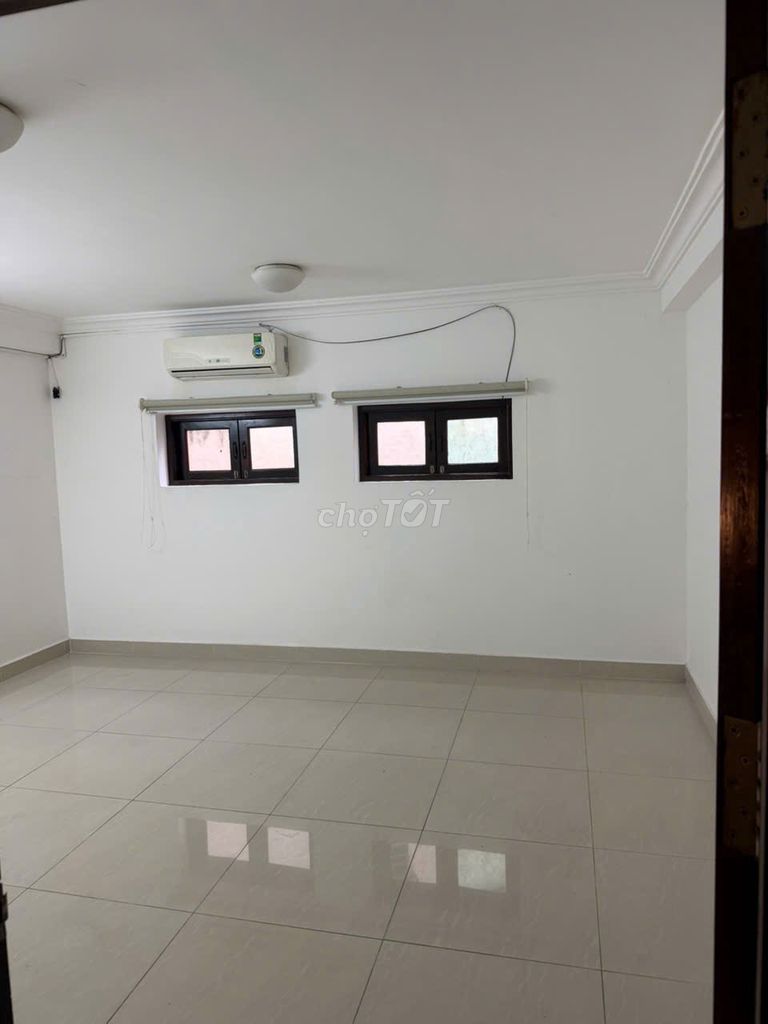 New home is 120 M2 close to 1 .8.