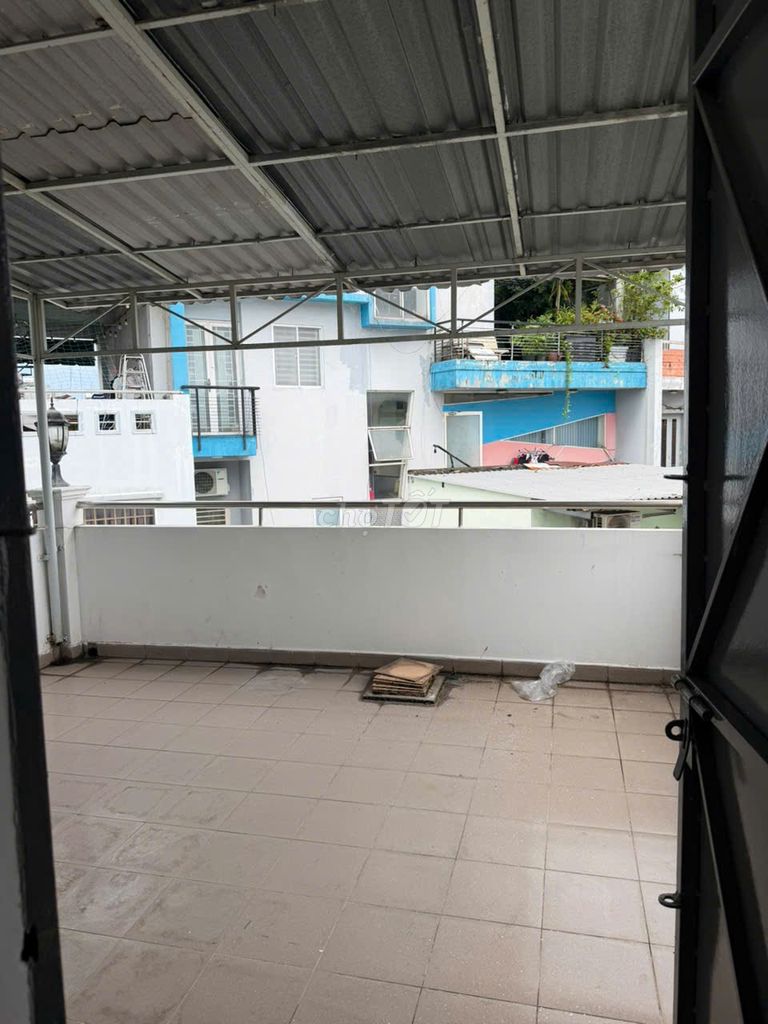 New home is 120 M2 close to 1 .8.