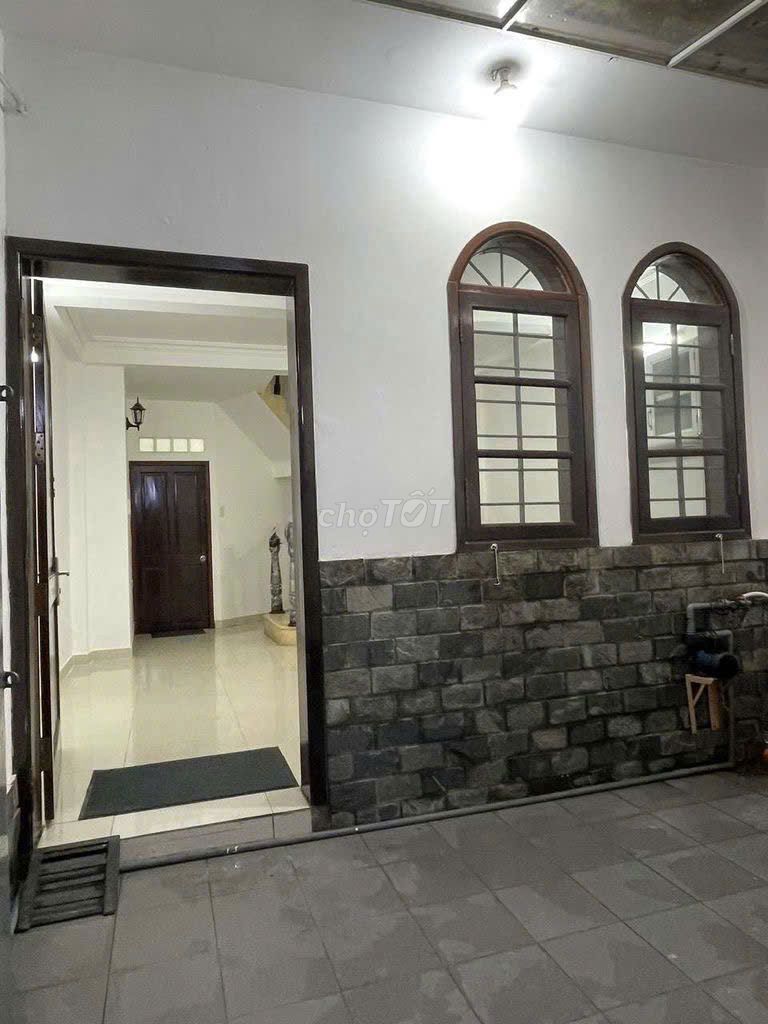 New home is 120 M2 close to 1 .8.