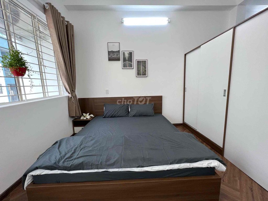 Room 1 full bedroom Nguyễn Văn Thủ balcony.