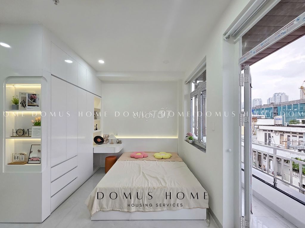 Open the new balconies right next to Mart Mart.